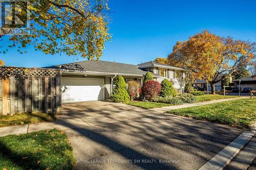 69 Ashmount Crescent, Toronto, ON - Outdoor