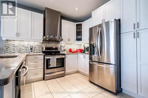 205 Galloway Trail, Welland, ON - Indoor Photo Showing Kitchen With Upgraded Kitchen