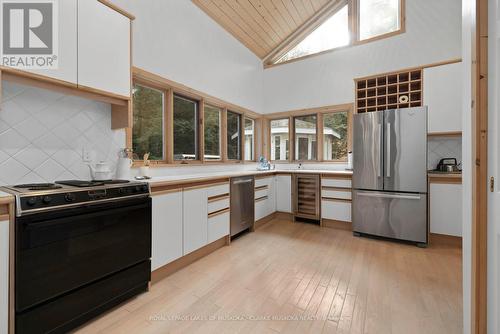 46 - 1211 Foreman Road, Muskoka Lakes, ON - Indoor Photo Showing Kitchen