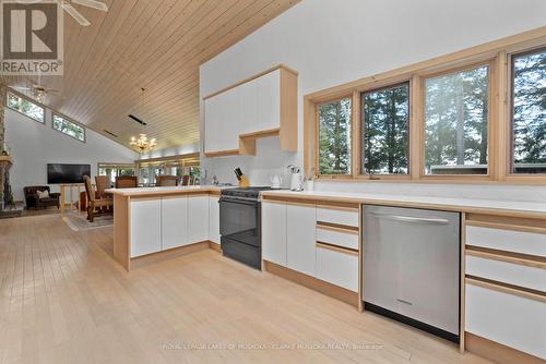 46 - 1211 Foreman Road, Muskoka Lakes, ON - Indoor Photo Showing Kitchen