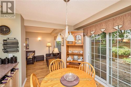 102 Woodside Square, Pelham (662 - Fonthill), ON - Indoor Photo Showing Dining Room