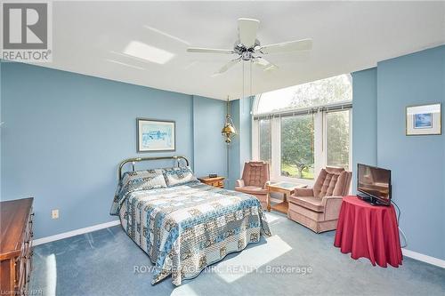 102 Woodside Square, Pelham (662 - Fonthill), ON - Indoor Photo Showing Bedroom