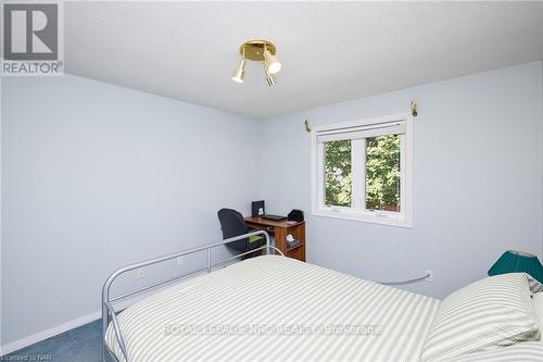 102 Woodside Square, Pelham (662 - Fonthill), ON - Indoor Photo Showing Bedroom