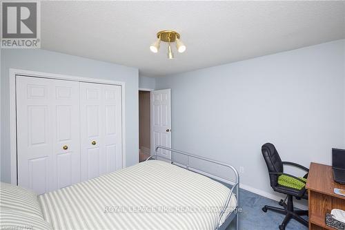 102 Woodside Square, Pelham (662 - Fonthill), ON - Indoor Photo Showing Bedroom