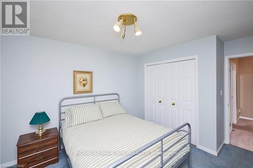 102 Woodside Square, Pelham (662 - Fonthill), ON - Indoor Photo Showing Bedroom