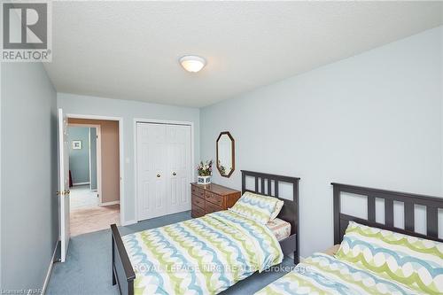 102 Woodside Square, Pelham (662 - Fonthill), ON - Indoor Photo Showing Bedroom