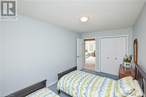 102 Woodside Square, Pelham (662 - Fonthill), ON - Indoor Photo Showing Bedroom