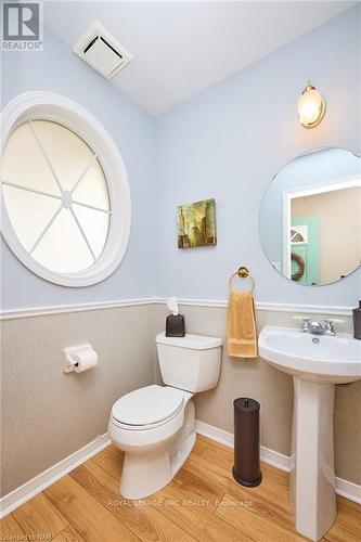 102 Woodside Square, Pelham (662 - Fonthill), ON - Indoor Photo Showing Bathroom