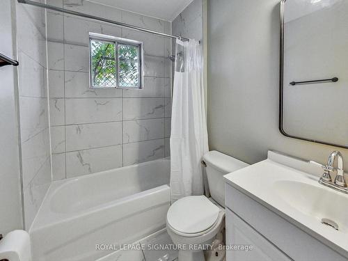 1383 Cannon St E, Hamilton, ON - Indoor Photo Showing Bathroom