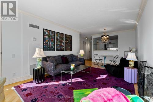 404 - 2 Alexandra Boulevard, Toronto, ON - Indoor Photo Showing Living Room