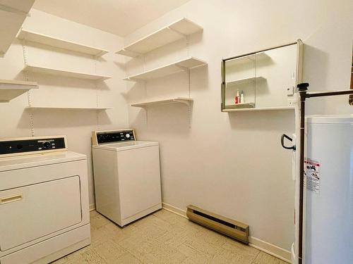 Salle de lavage - 102 Rue Viking, Dollard-Des-Ormeaux, QC - Indoor Photo Showing Laundry Room