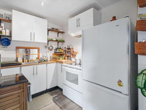 Kitchen - 2865  - 2867Z Crois. De La Falaise, Val-David, QC - Indoor Photo Showing Kitchen With Double Sink