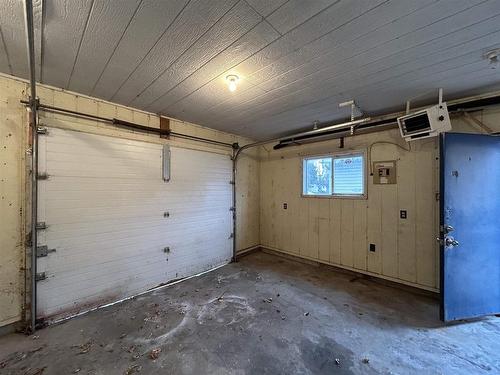 434 First Street E, Fort Frances, ON - Indoor Photo Showing Garage