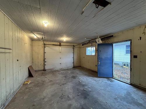 434 First Street E, Fort Frances, ON - Indoor Photo Showing Garage