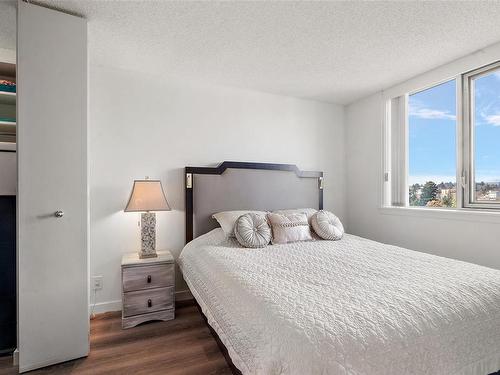 1101-327 Maitland St, Victoria, BC - Indoor Photo Showing Bedroom