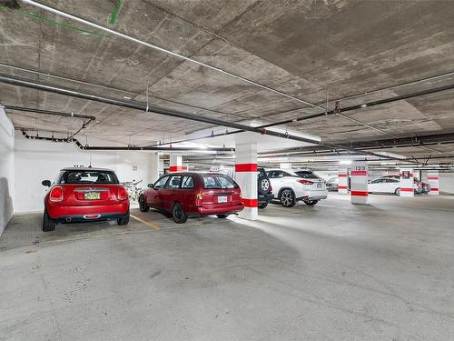 1101-327 Maitland St, Victoria, BC - Indoor Photo Showing Garage