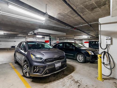 1101-327 Maitland St, Victoria, BC - Indoor Photo Showing Garage