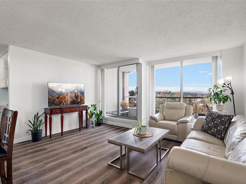 1101-327 Maitland St, Victoria, BC - Indoor Photo Showing Living Room