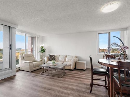 1101-327 Maitland St, Victoria, BC - Indoor Photo Showing Living Room