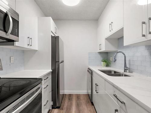 1101-327 Maitland St, Victoria, BC - Indoor Photo Showing Kitchen With Double Sink