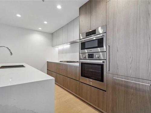 320-2000 Hannington Rd, Langford, BC - Indoor Photo Showing Kitchen