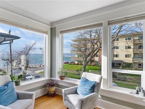 7 & 9 Boyd St, Victoria, BC - Indoor Photo Showing Living Room