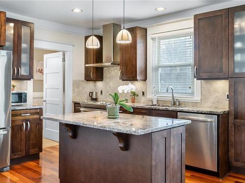 7 & 9 Boyd St, Victoria, BC - Indoor Photo Showing Kitchen With Upgraded Kitchen