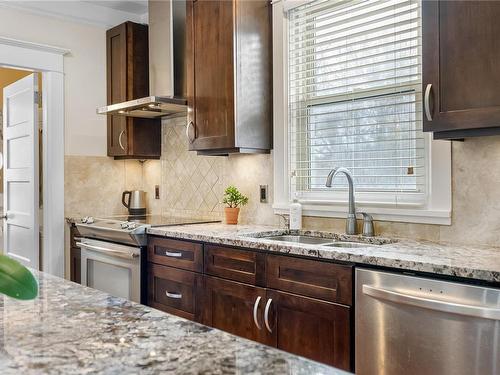 7 & 9 Boyd St, Victoria, BC - Indoor Photo Showing Kitchen With Double Sink With Upgraded Kitchen