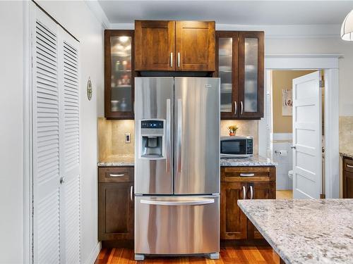 7 & 9 Boyd St, Victoria, BC - Indoor Photo Showing Kitchen With Upgraded Kitchen