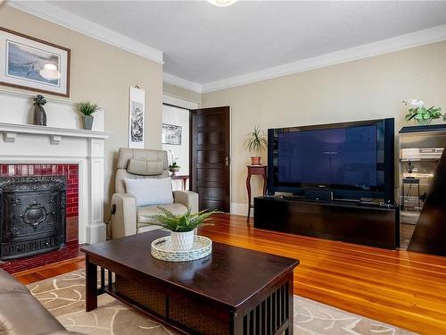 7 & 9 Boyd St, Victoria, BC - Indoor Photo Showing Living Room