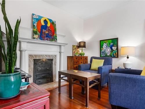 7 & 9 Boyd St, Victoria, BC - Indoor Photo Showing Living Room With Fireplace