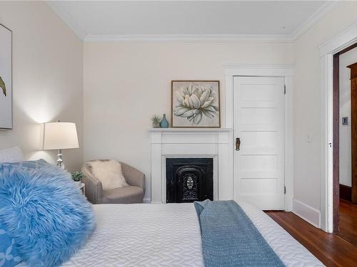 7 & 9 Boyd St, Victoria, BC - Indoor Photo Showing Bedroom