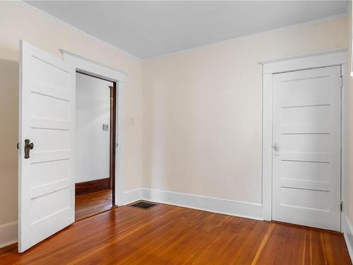 7 & 9 Boyd St, Victoria, BC - Indoor Photo Showing Bathroom