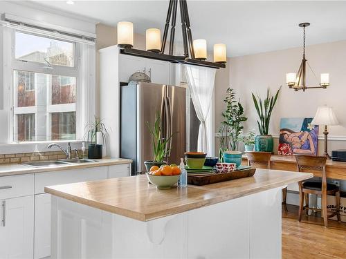 7 & 9 Boyd St, Victoria, BC - Indoor Photo Showing Kitchen With Double Sink