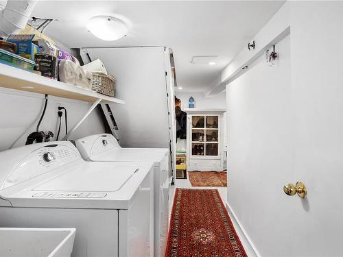 7 & 9 Boyd St, Victoria, BC - Indoor Photo Showing Laundry Room