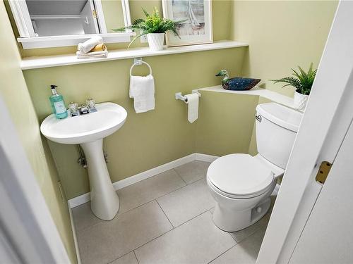 7 & 9 Boyd St, Victoria, BC - Indoor Photo Showing Bathroom