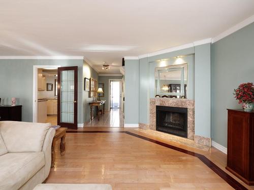 Vue d'ensemble - 20-555Z Montrose Drive, Beaconsfield, QC - Indoor Photo Showing Living Room With Fireplace