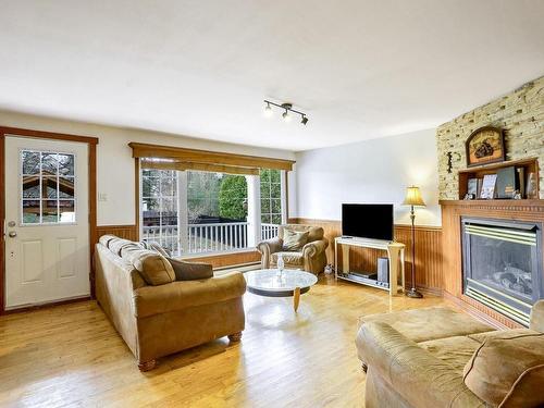 Salon - 2725 Rue Dufour, Sainte-Julienne, QC - Indoor Photo Showing Living Room With Fireplace