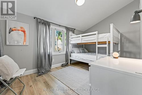 14 Warwick Avenue, Lambton Shores (Grand Bend), ON - Indoor Photo Showing Bedroom