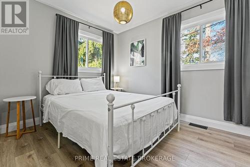 14 Warwick Avenue, Lambton Shores (Grand Bend), ON - Indoor Photo Showing Bedroom