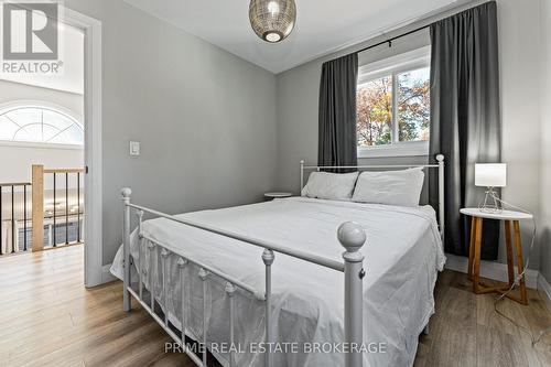 14 Warwick Avenue, Lambton Shores (Grand Bend), ON - Indoor Photo Showing Bedroom