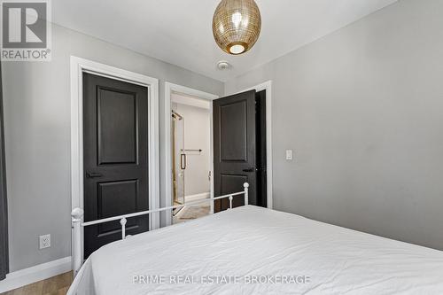 14 Warwick Avenue, Lambton Shores (Grand Bend), ON - Indoor Photo Showing Bedroom