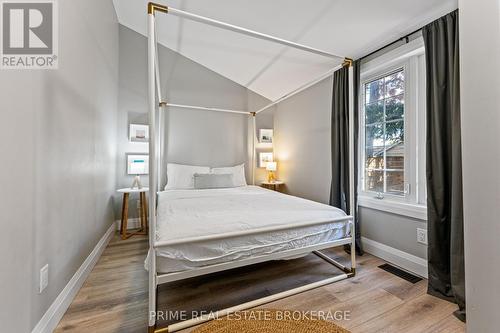 14 Warwick Avenue, Lambton Shores (Grand Bend), ON - Indoor Photo Showing Bedroom