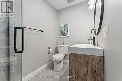 14 Warwick Avenue, Lambton Shores (Grand Bend), ON - Indoor Photo Showing Bathroom