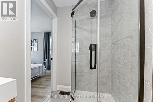 14 Warwick Avenue, Lambton Shores (Grand Bend), ON - Indoor Photo Showing Bathroom