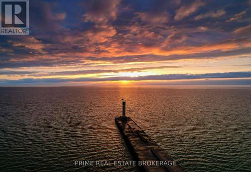 Grand Bend Beach within walking distance - 14 Warwick Avenue, Lambton Shores (Grand Bend), ON - Outdoor With Body Of Water With View