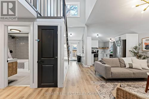 14 Warwick Avenue, Lambton Shores (Grand Bend), ON - Indoor Photo Showing Living Room