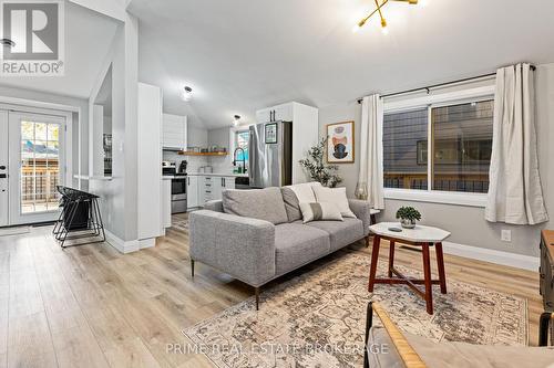 14 Warwick Avenue, Lambton Shores (Grand Bend), ON - Indoor Photo Showing Living Room