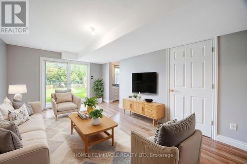 2023 Swan Street W, Innisfil, ON - Indoor Photo Showing Living Room