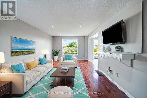 2023 Swan Street W, Innisfil, ON - Indoor Photo Showing Living Room